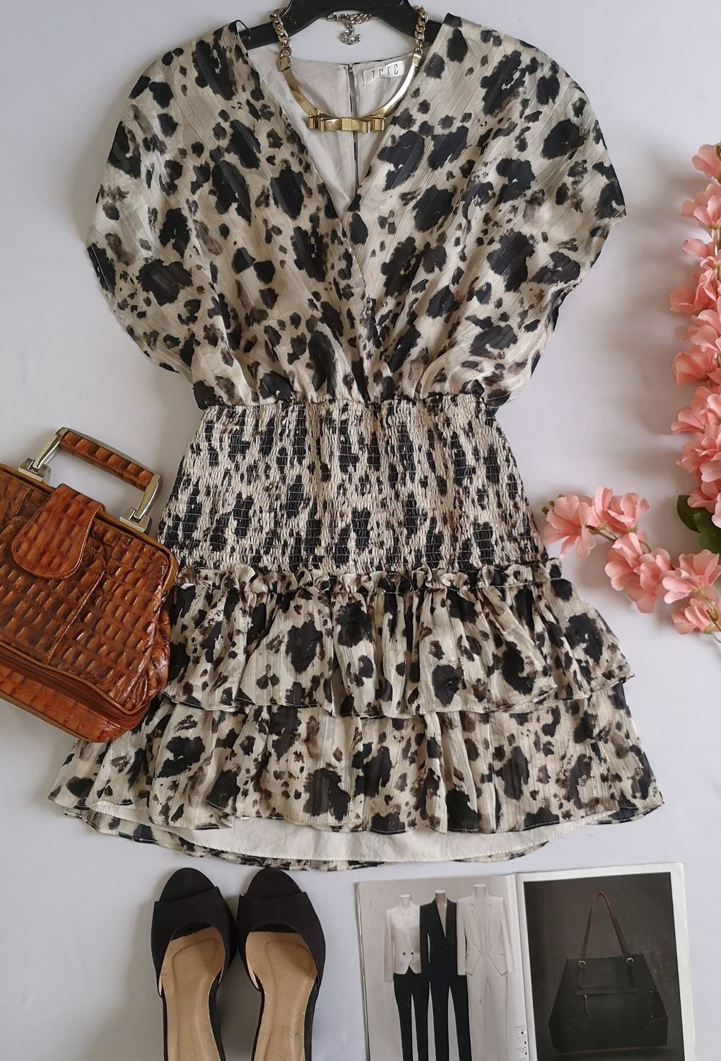 VESTIDO CON OLANES INCLUYE COLLAR