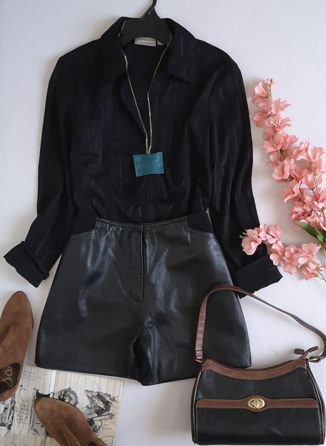 SHORT CON CUERO ADELANTE Y BLUSA MANGA LARGA ⚓