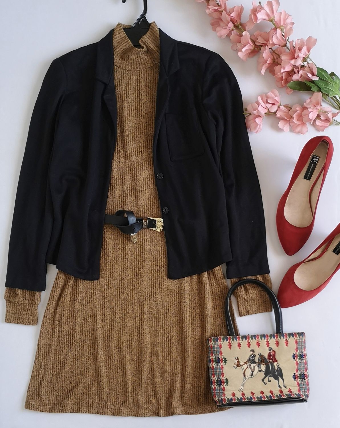 CHAQUETA CORTA Y VESTIDO CORTE A