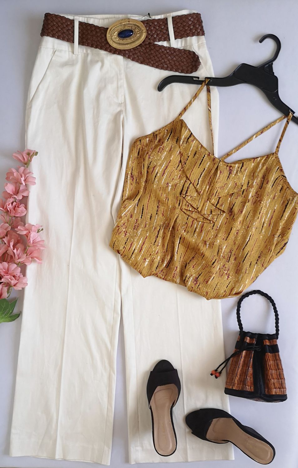 PANTALÓN CAMPANA Y BLUSA TIPO SEDA