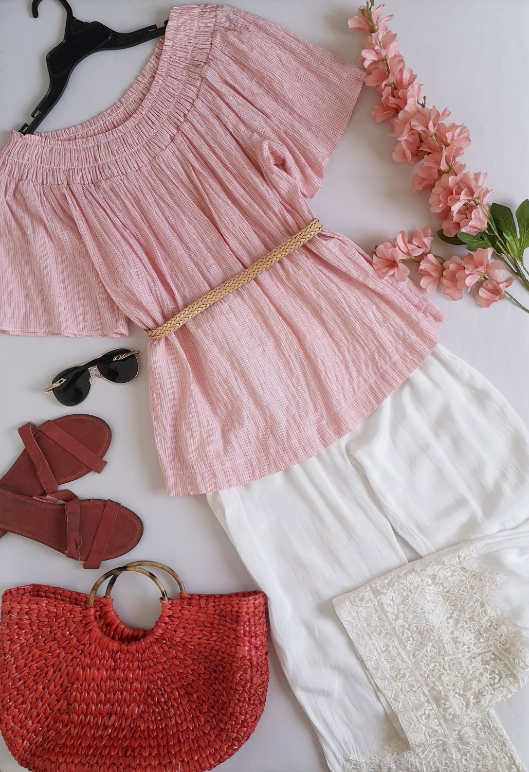 BLUSA HOMBROS DESCUBIERTOS Y PANTALÓN SEMITRASPARENTE BORDADO DE ABAJO ⚓