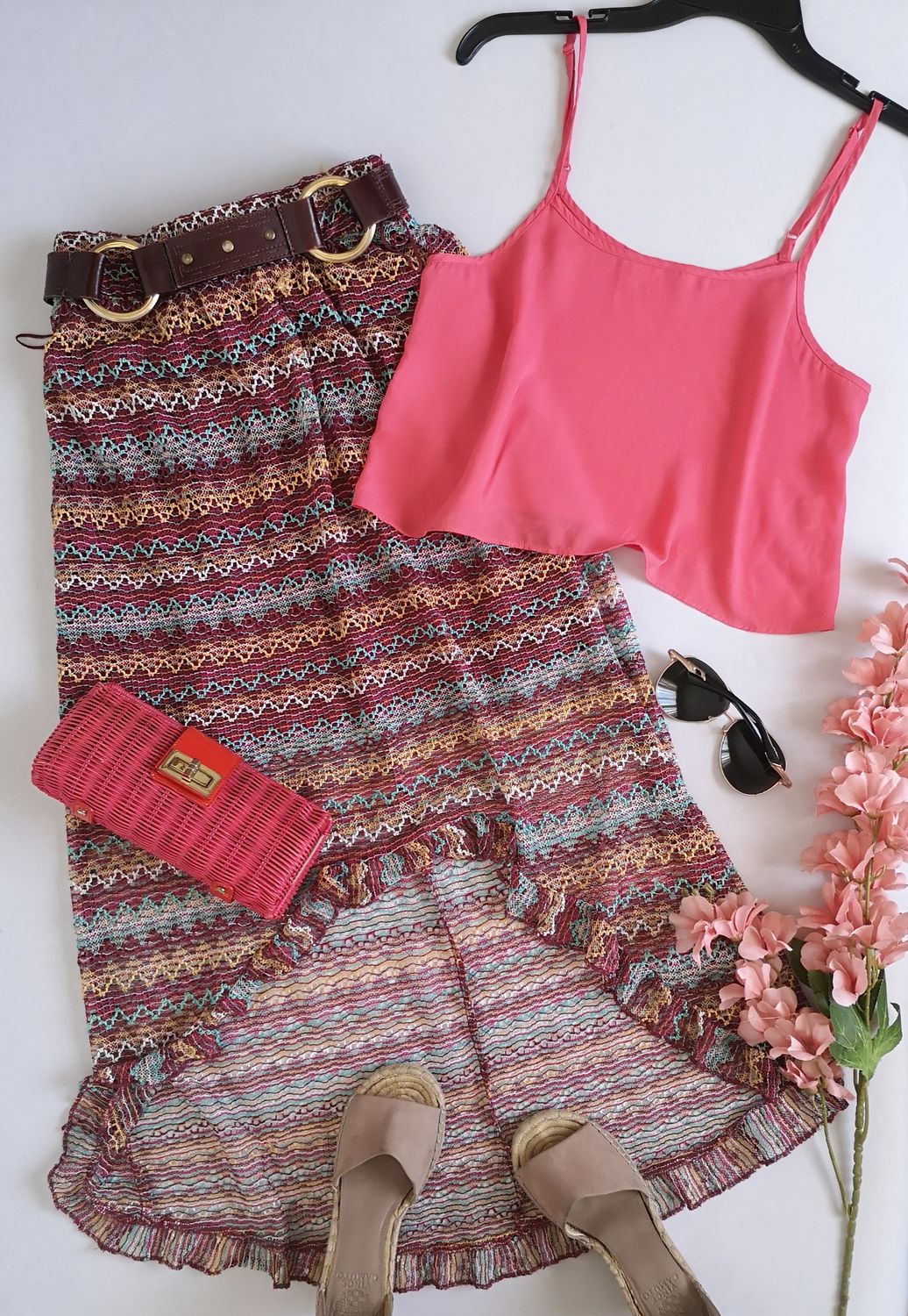 FALDA ASIMÉTRICA Y BLUSA CORTA