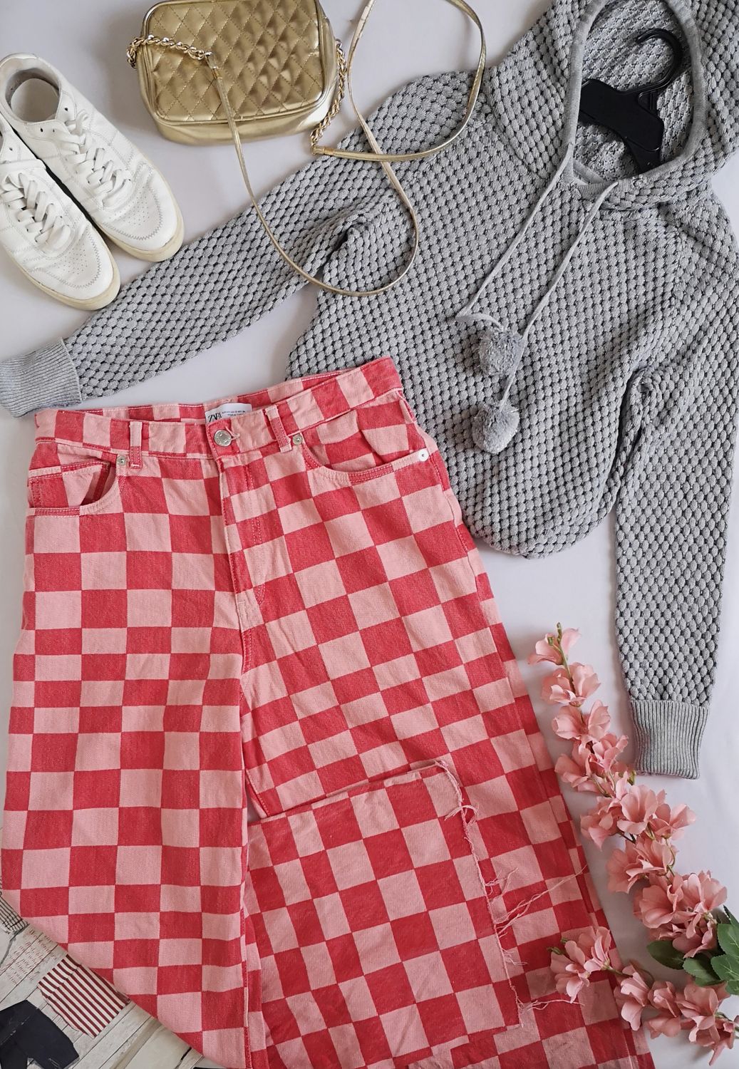 JEANS TIPO PALAZZO Y SUÉTER CON GORRO ⚓