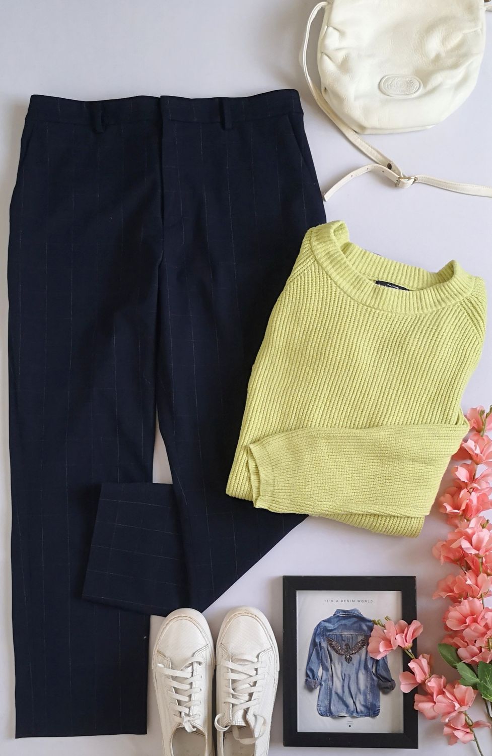 SUÉTER ESTILO ANCHO Y PANTALÓN SEMIFORMAL