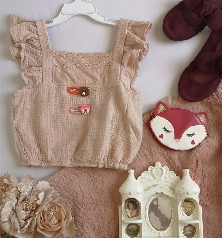 BLUSA CON ELÁSTICO ABAJO INCLUYE GANCHITOS