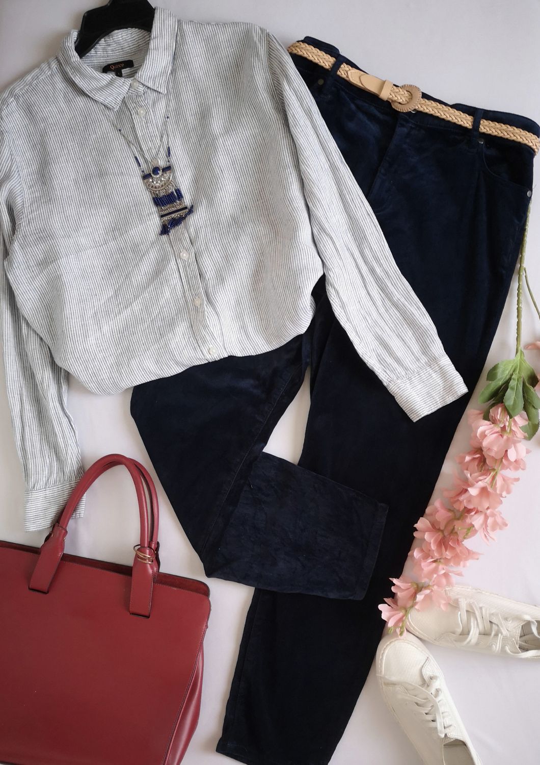 BLUSA DE LINO Y PANTALÓN CORTE RECTO