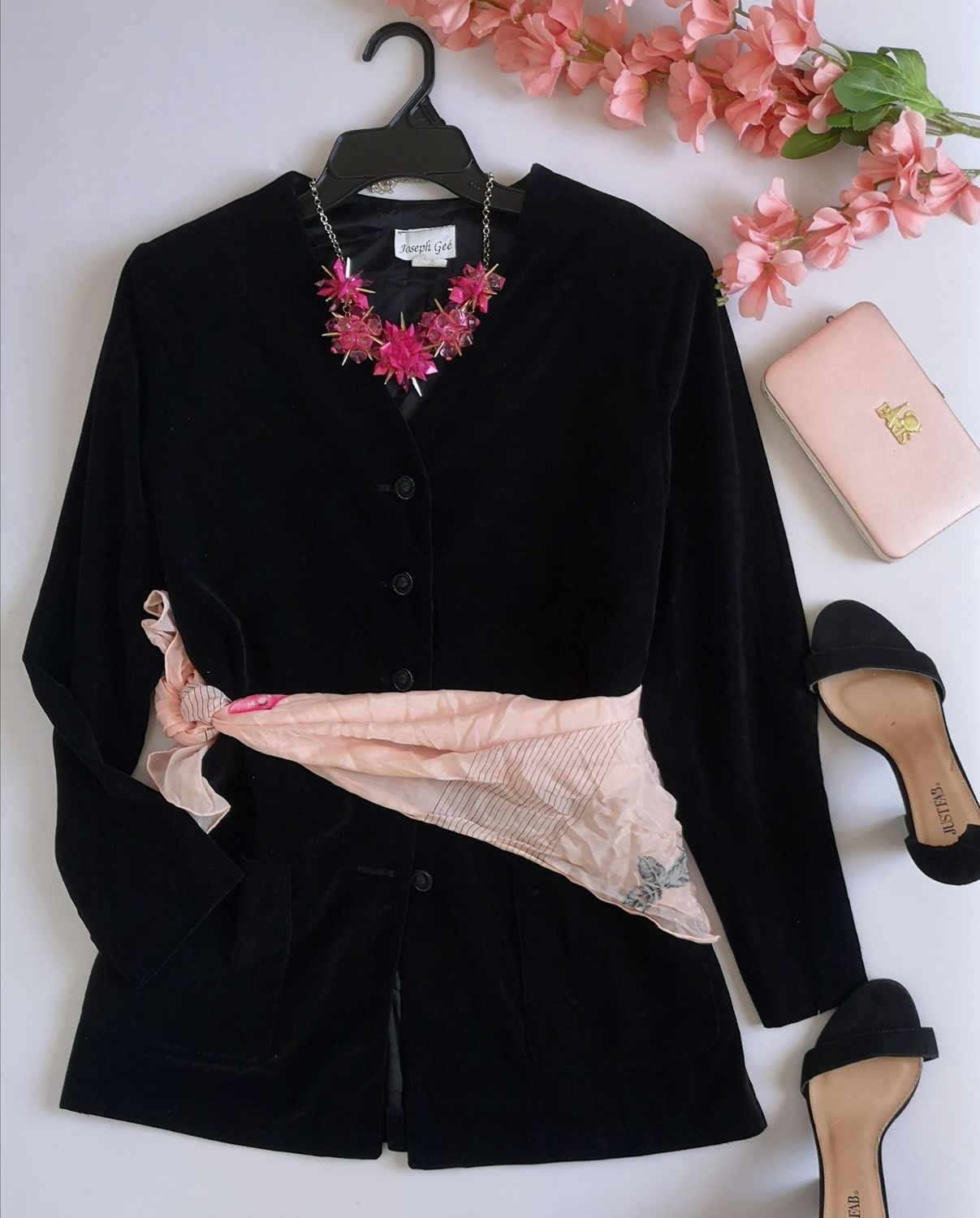 BLAZER CON BOLSAS ADELANTE INCLUYE PAÑOLETA