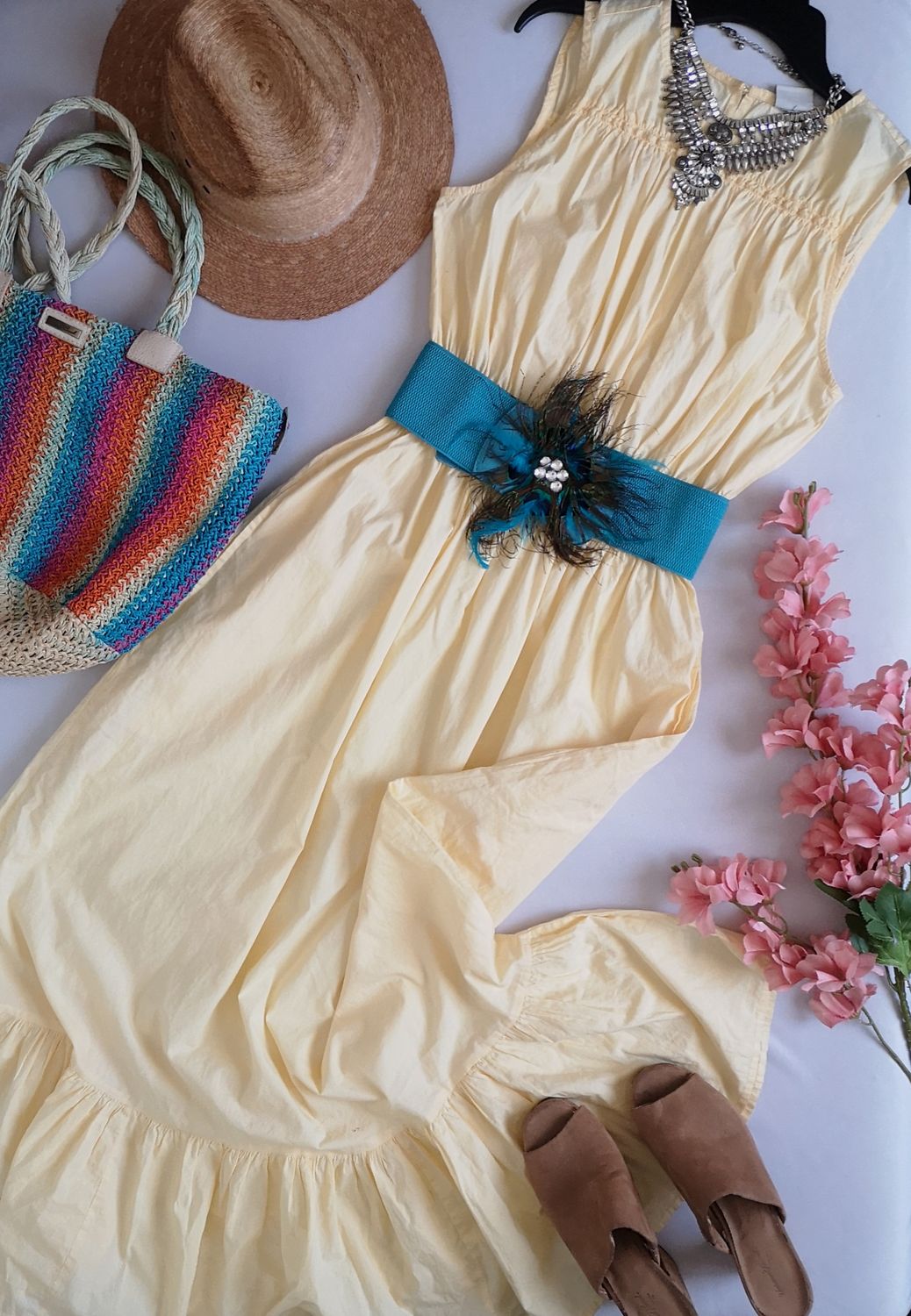 VESTIDO LARGO CON BOLSAS A LOS LADOS INCLUYE CINCHO