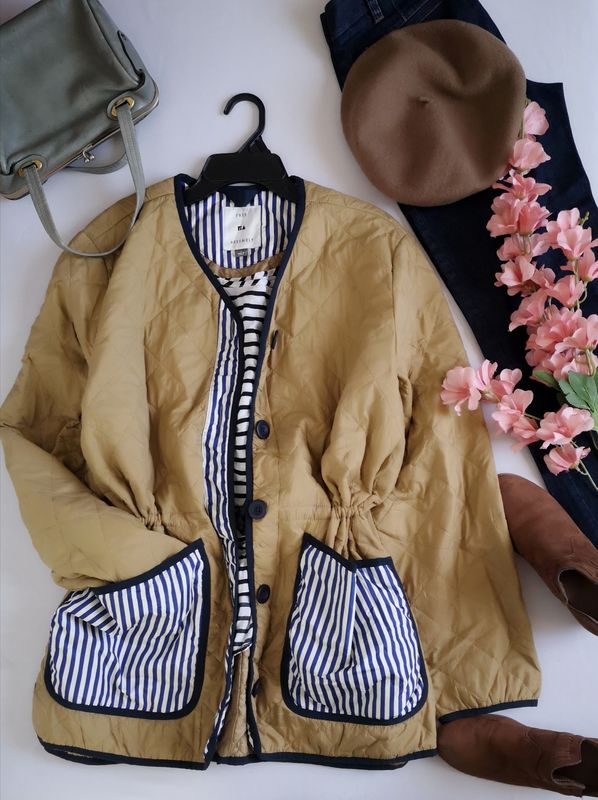 CHAQUETA TIPO IMPERMEABLE