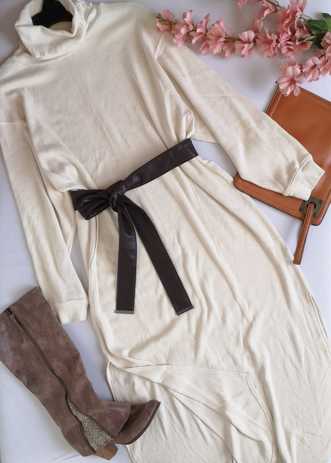 VESTIDO TEJIDO CON BOLSAS A LOS LADOS INCLUYE CINCHO