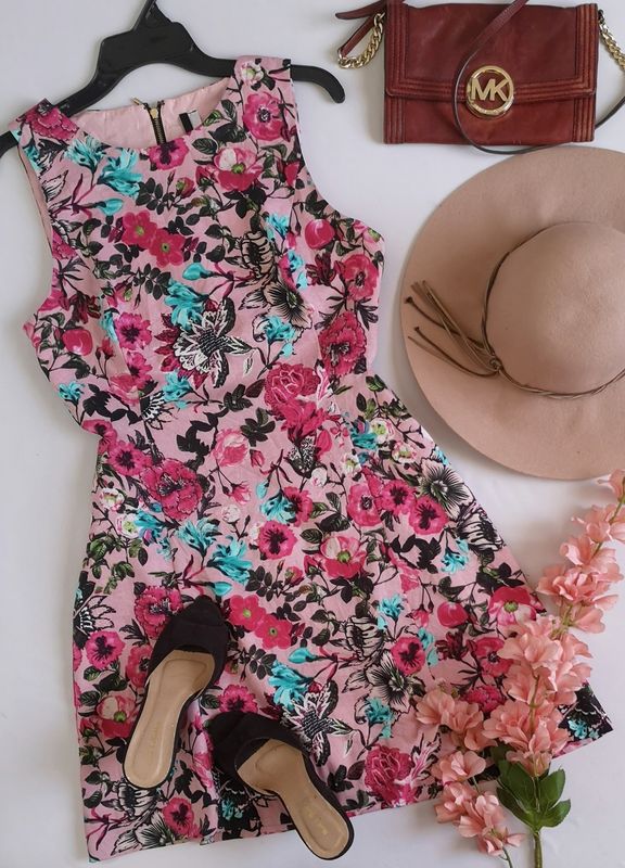 VESTIDO ABIERTO DE LOS LADOS