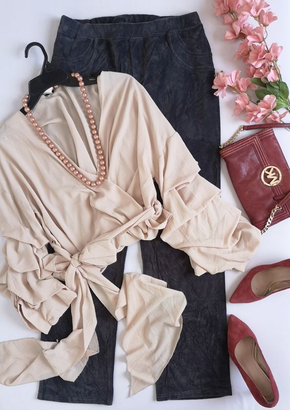 PANTALÓN DE CORDUROY Y BLUSA MANGAS BOMBACHAS ⚓