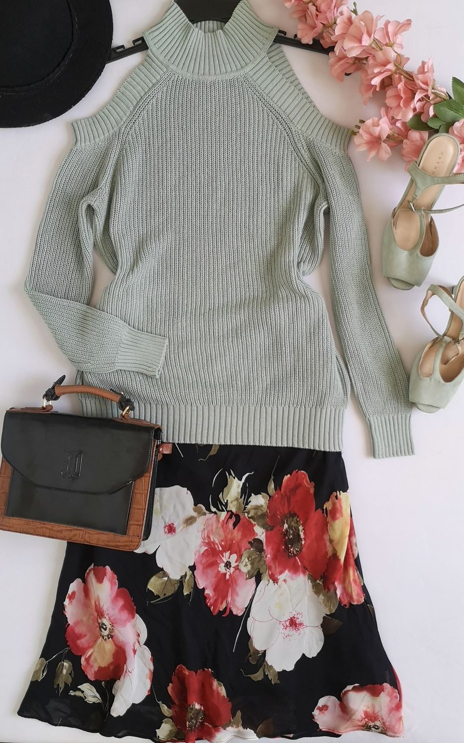 SUÉTER HOMBROS DESCUBIERTOS Y FALDA MIDI ⚓