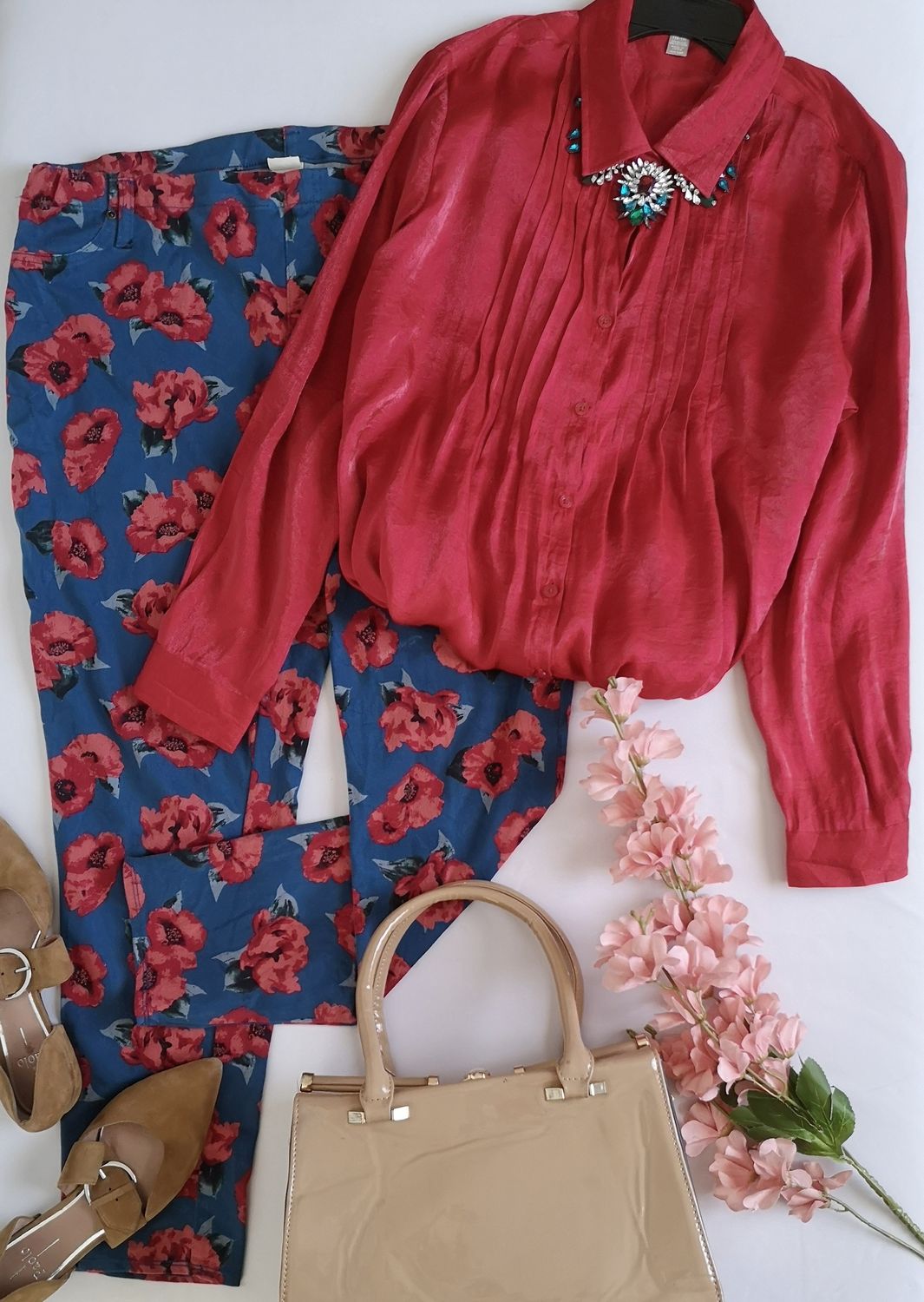 JEANS TELA SUAVE Y BLUSA TIPOS SEDA