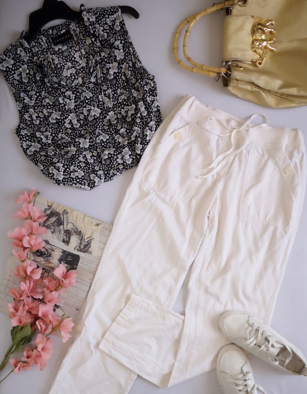 PANTALÓN CON BOLSAS Y BLUSA SIN MANGAS