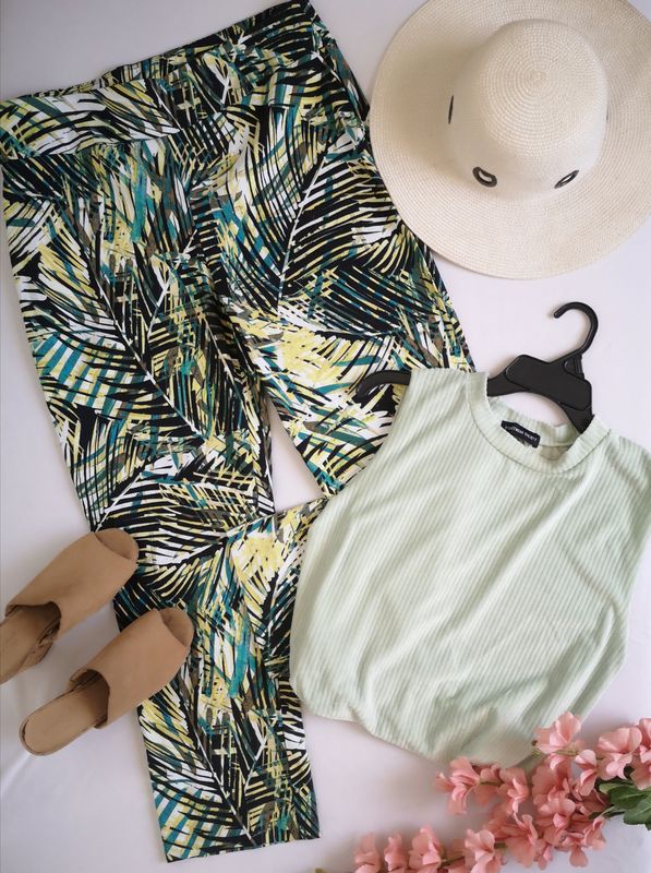 PANTALÓN ANCHO DE ABAJO CON BLUSA ACANALADA ⚓