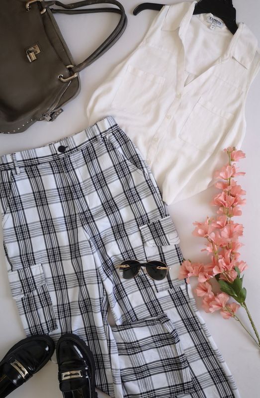 PANTALÓN CARGO Y BLUSA SIN MANGAS