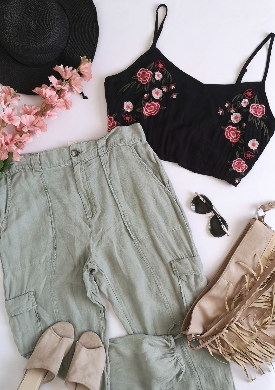 TOP BORDADO CON PANTALÓN CARGO DE LINO ⚓