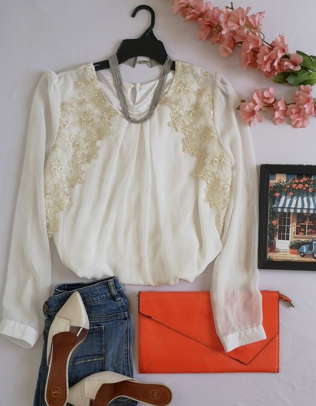 BLUSA MANGA LARGA CON ADORNO INCLUYE COLLAR