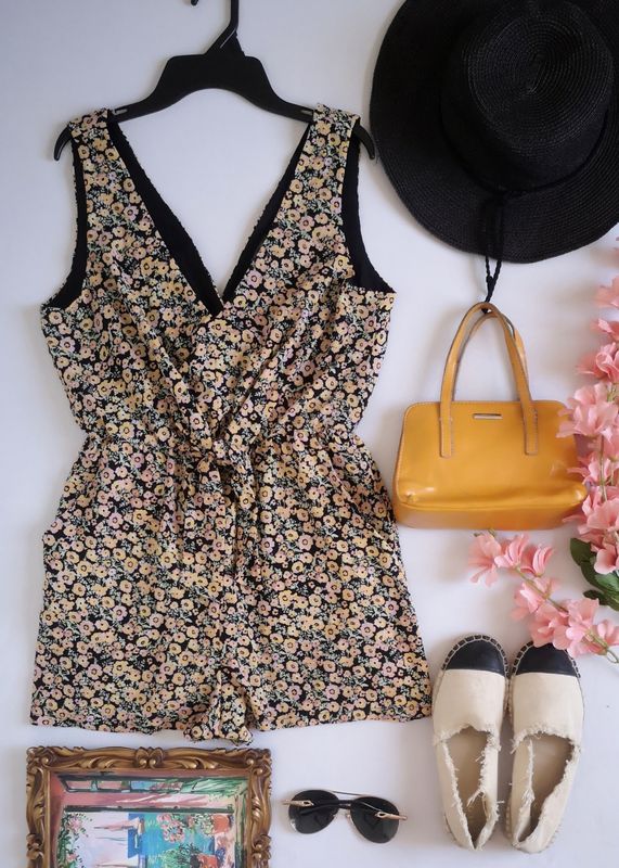 ENTERIZO NUEVO CON BOLSAS A LOS LADOS