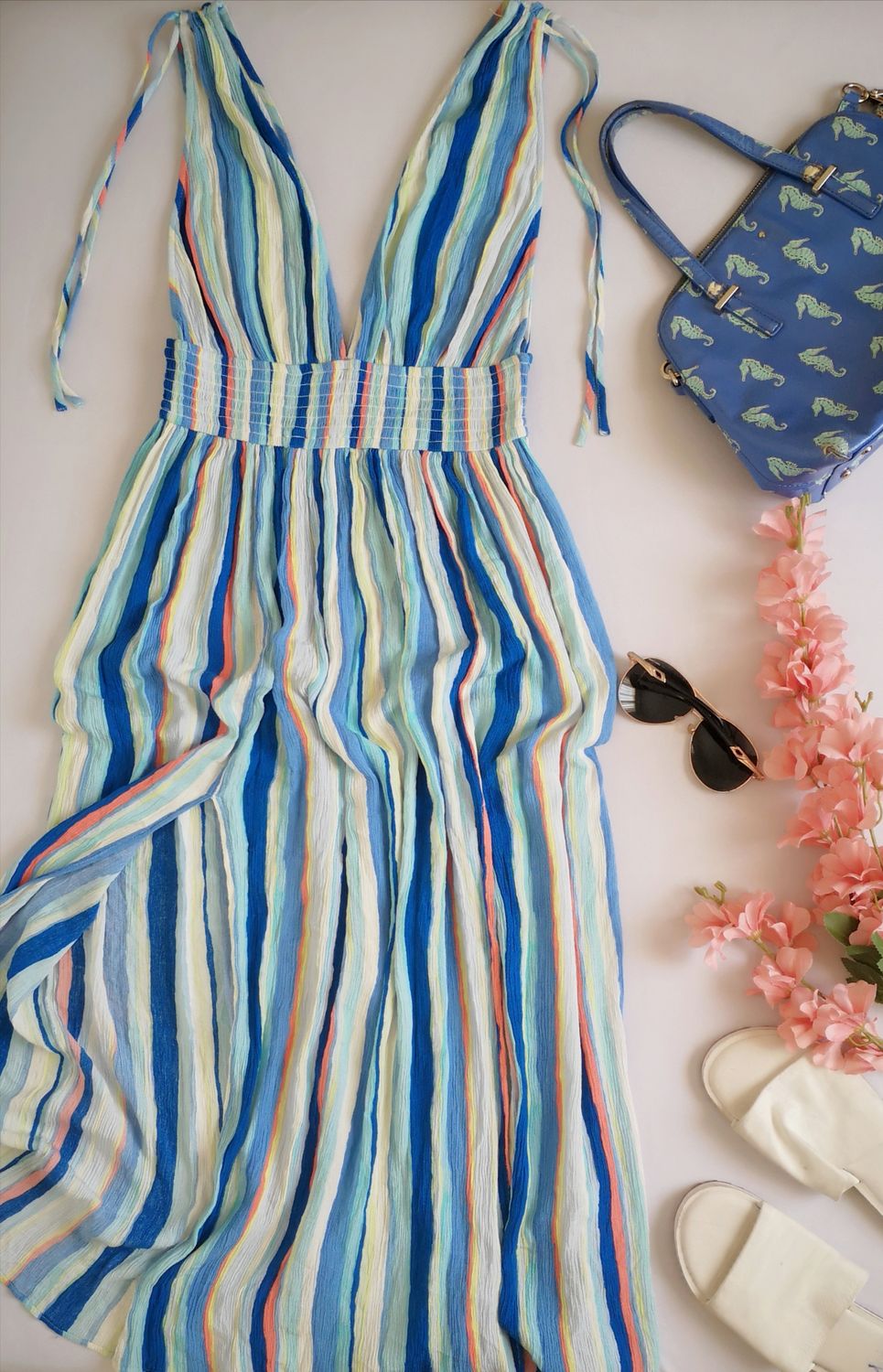 VESTIDO ABIERTO DE ADELANTE