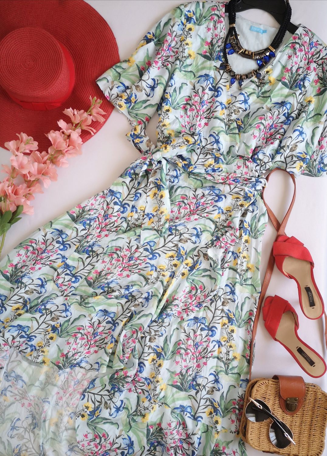 VESTIDO TRASLAPADO DE SEDA  INCLUYE COLLAR