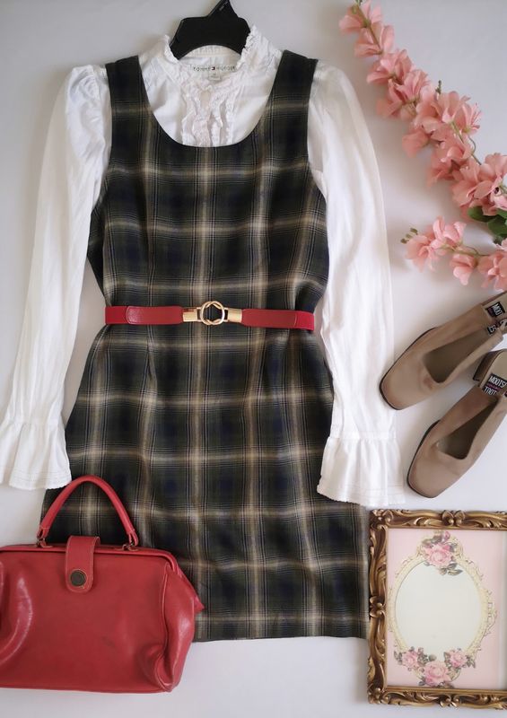 BLUSA CON ENCAJE Y VESTIDO