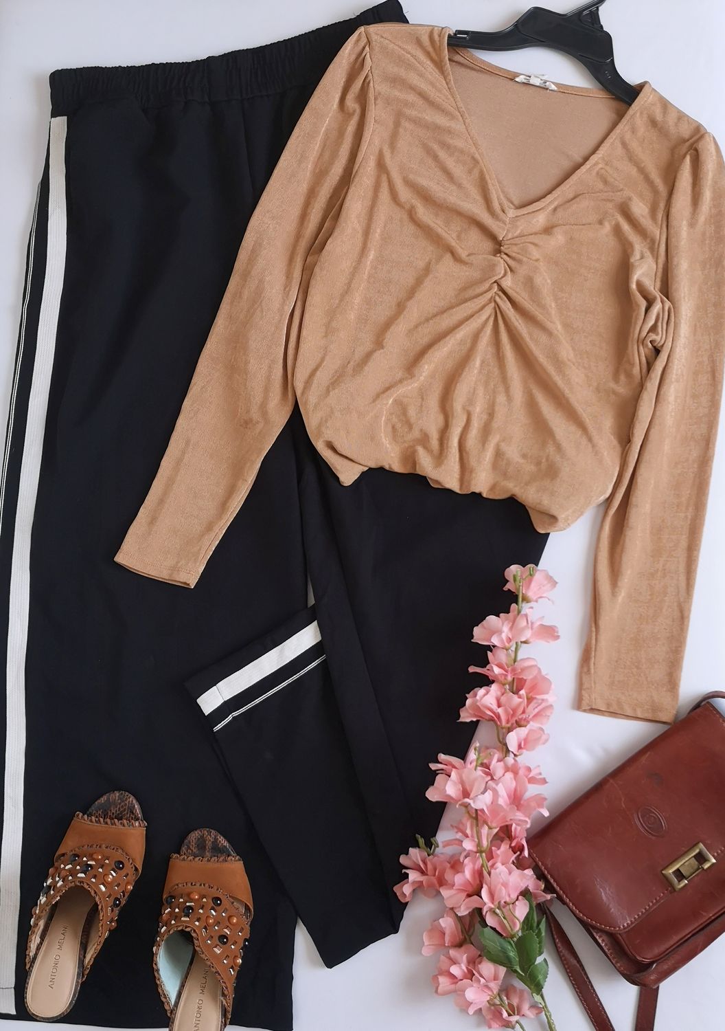 PALAZZO CON BOLSAS A LOS LADOS Y BLUSA ❤️