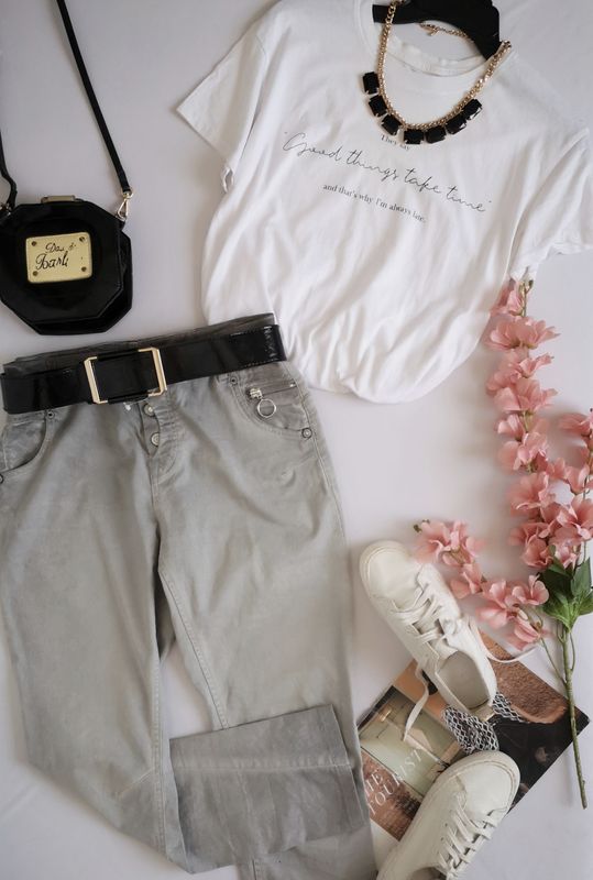 BLUSA MANGA CORTA Y JEANS