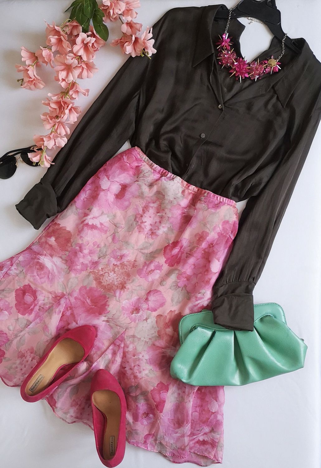 FALDA ABAJO DE LA RODILLA Y BLUSA MANGA CORTA ❤️