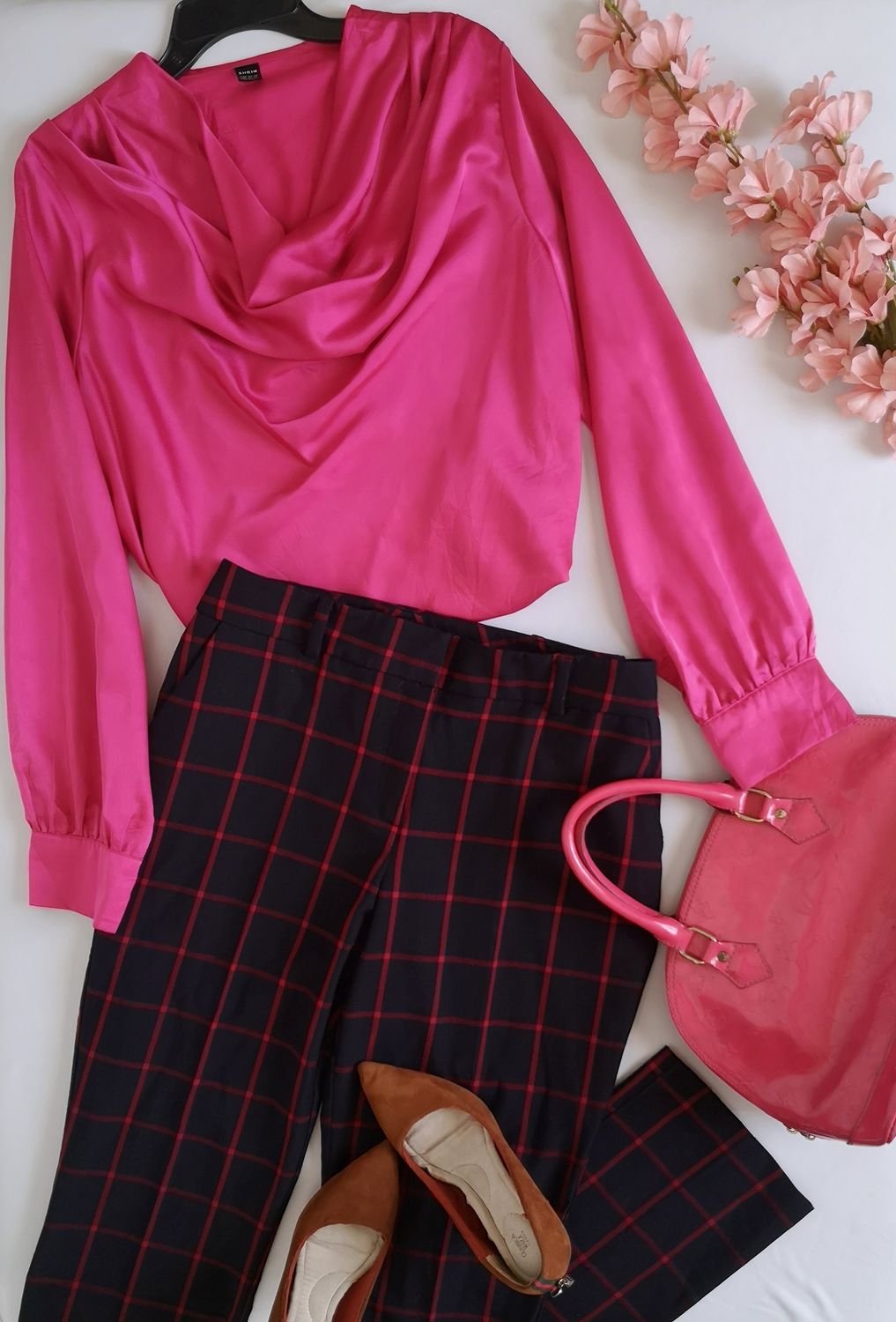 BLUSA DRAPEADA TIPO SEDA Y PANTALÓN CORTE RECTO 💙