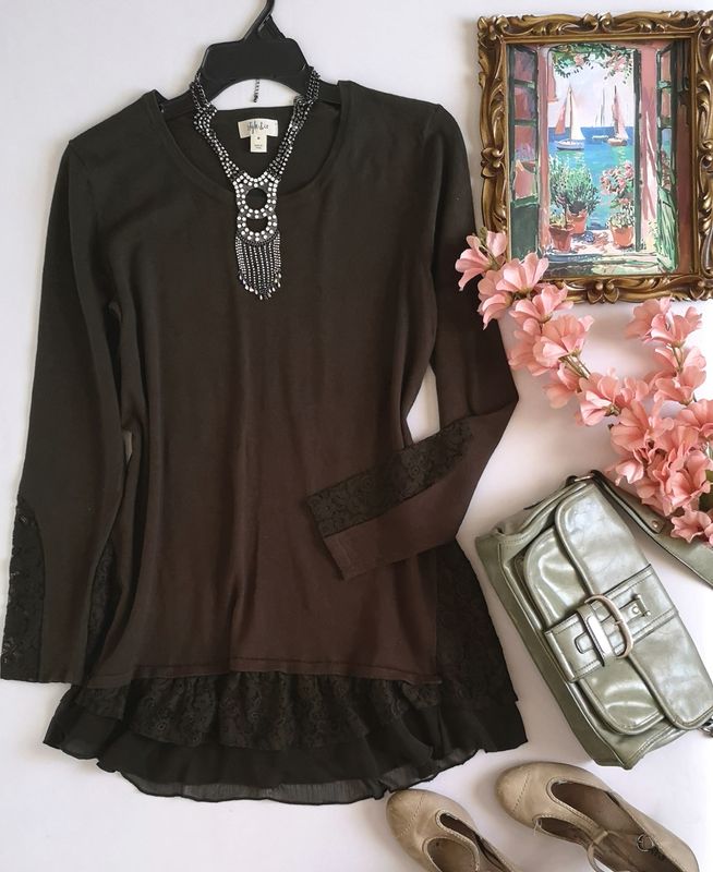 BLUSA LARGA CON ENCAJE 💙