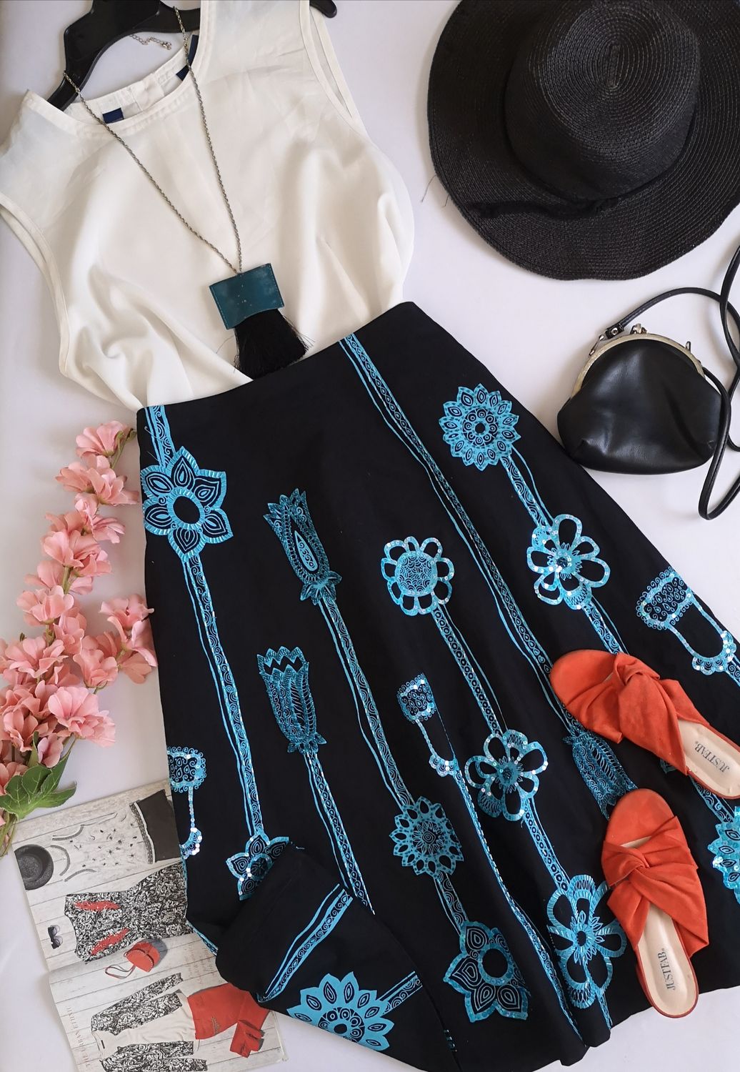 FALDA ARRIBA DEL TOBILLO Y BLUSA CON BOTONES ATRÁS ⚓