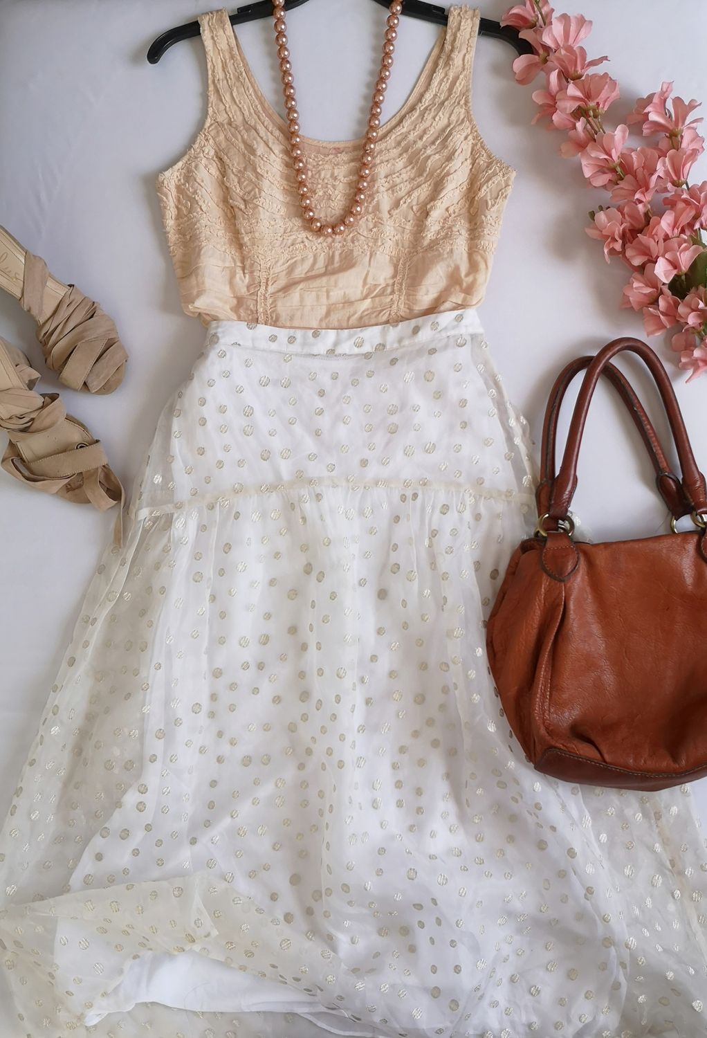 FALDA DE ORGANZA Y BLUSA CON ZIPPER A UN LADO