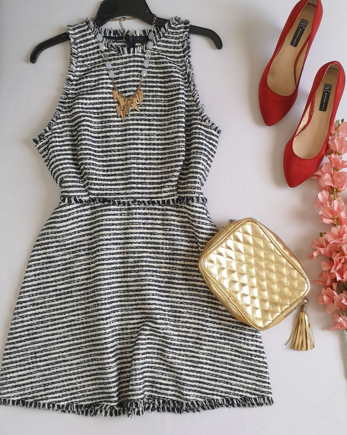 VESTIDO SIN MANGAS INCLUYE COLLAR