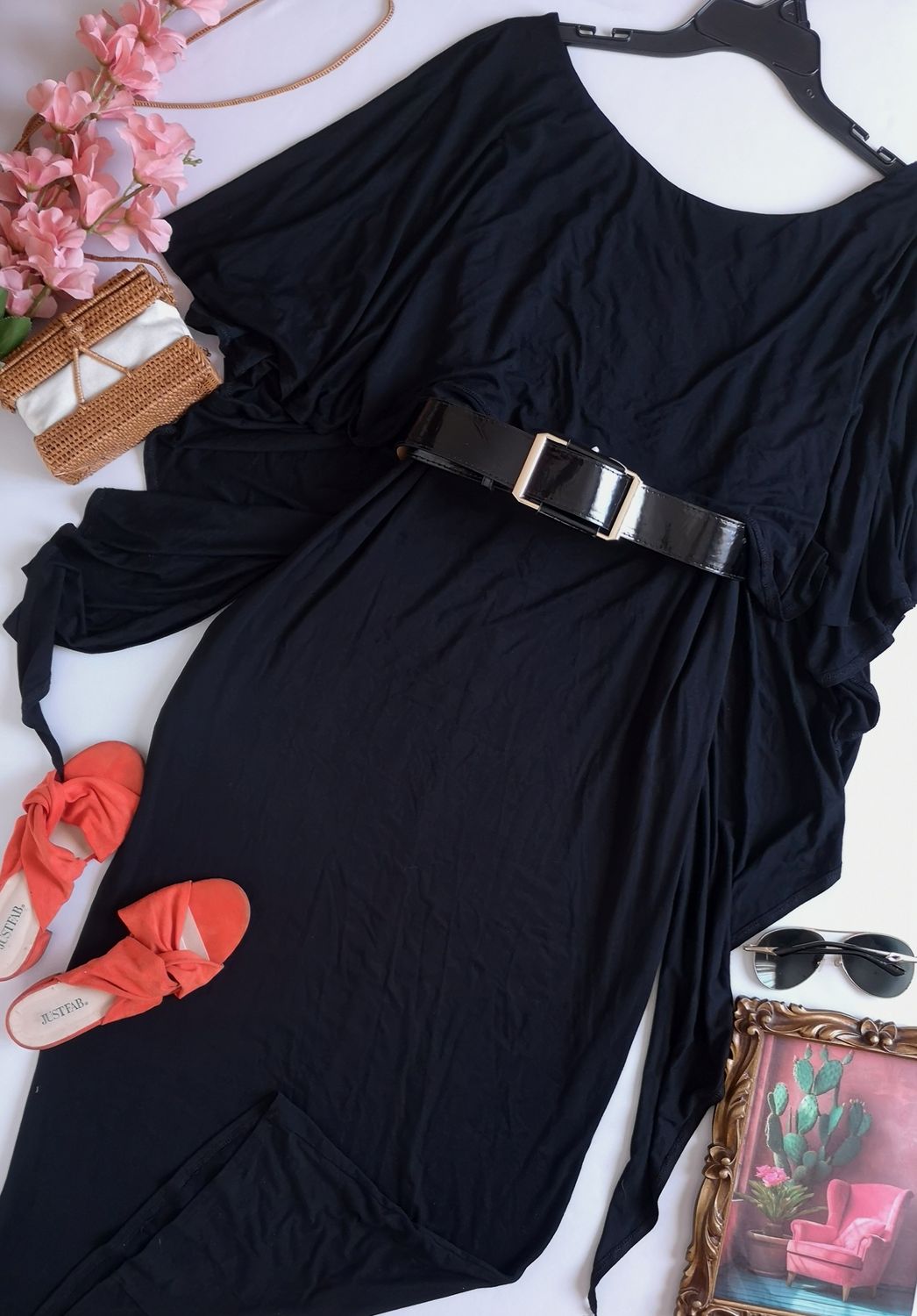 VESTIDO TALLADO DE ABAJO CON CAPA INCLUYE CINCHO