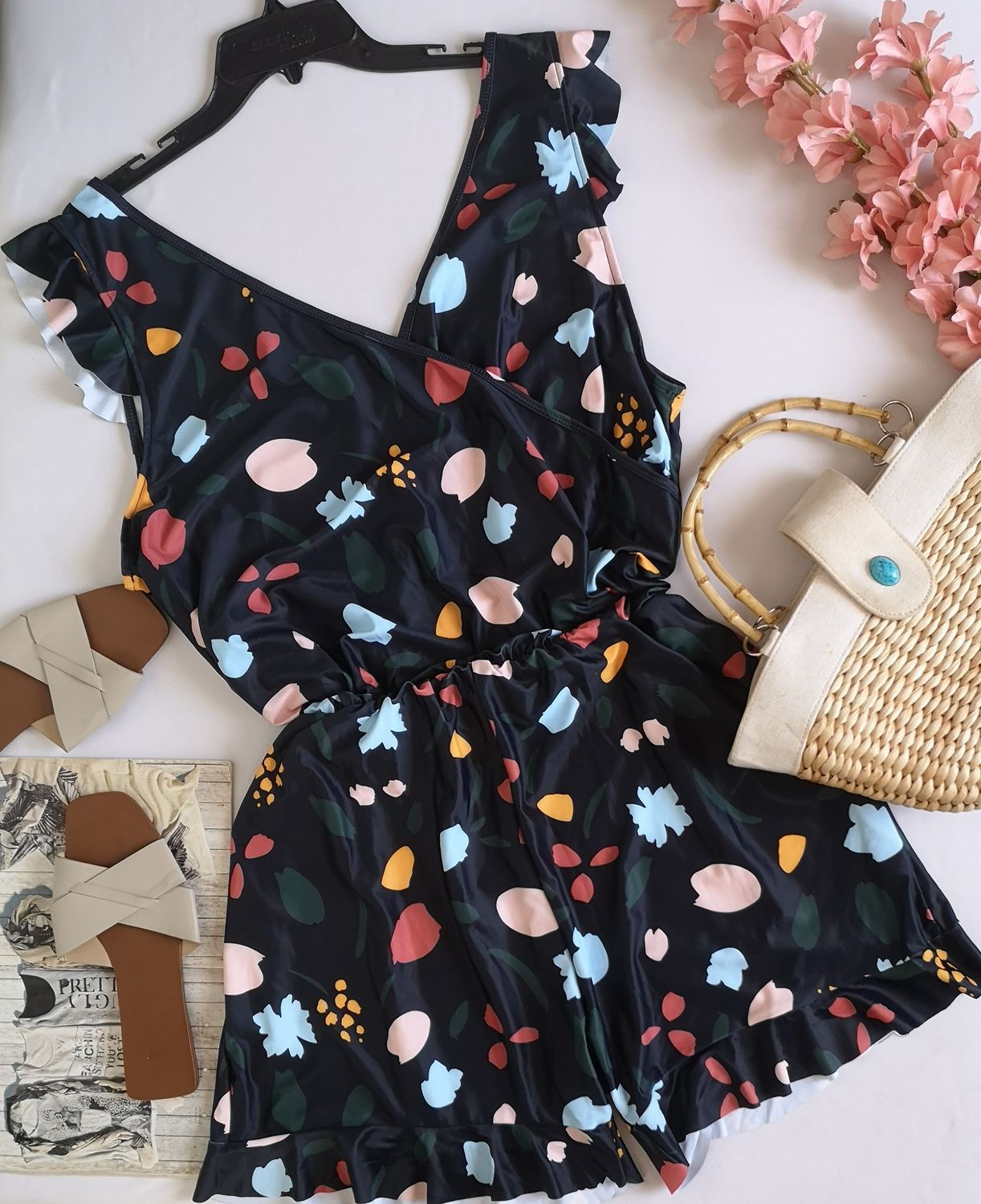 ENTERIZO CON BOLSAS A LOS LADOS