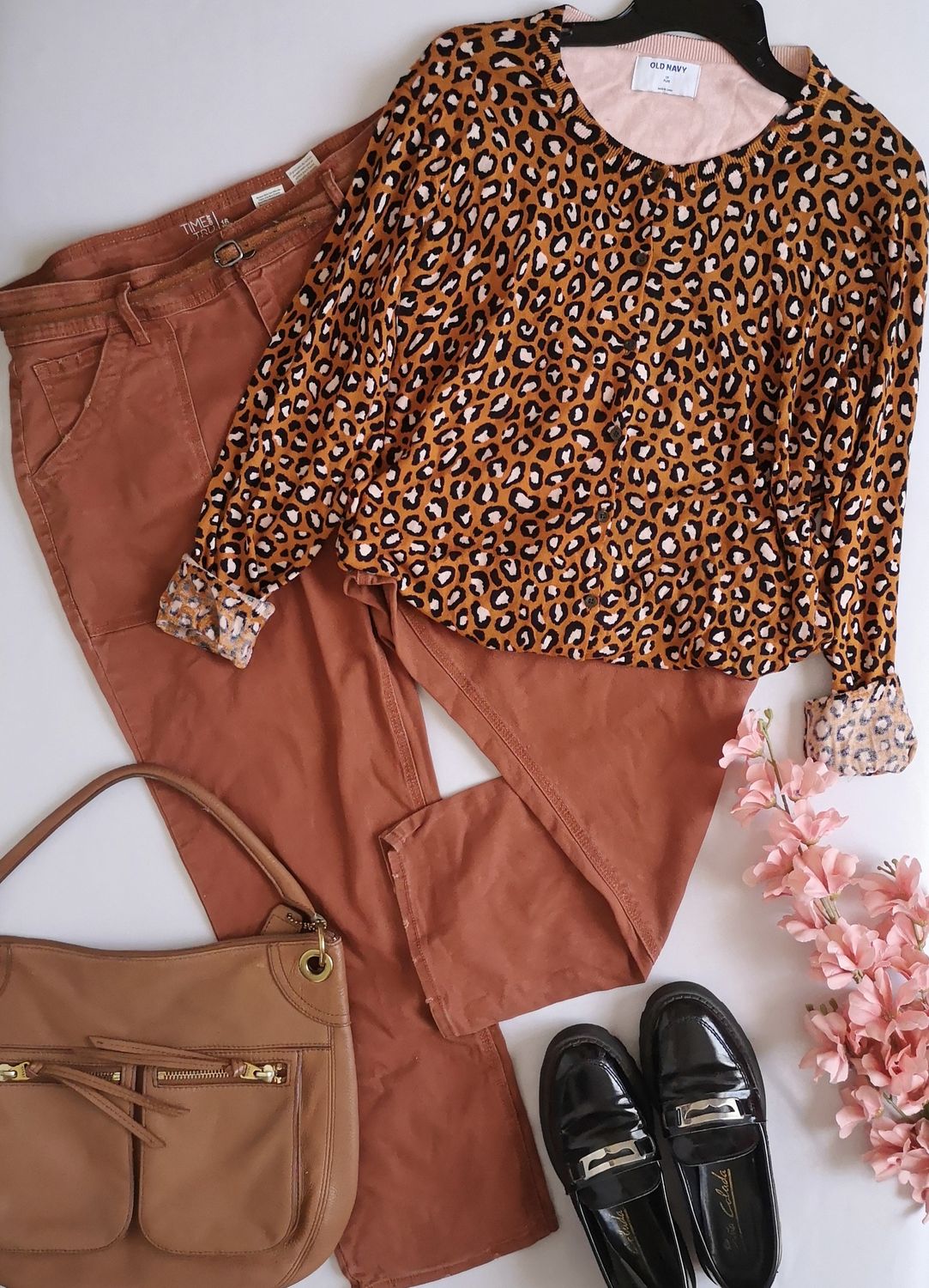 CÁRDIGAN SUAVE Y PANTALÓN CON BOLSAS