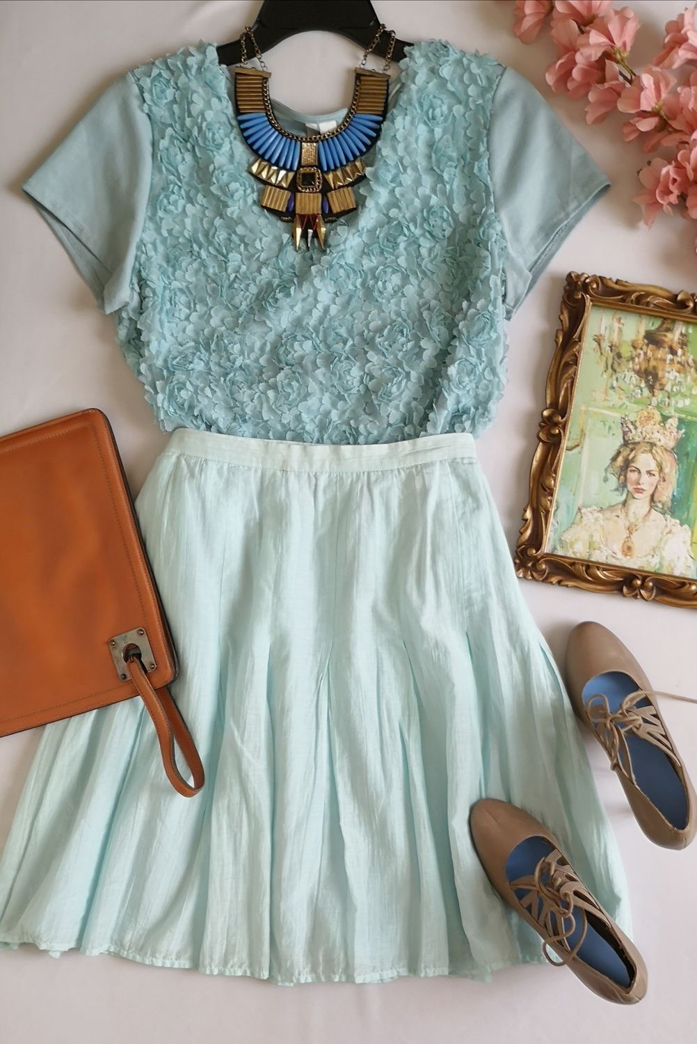 FALDA A LA RODILLA Y BLUSA MANGA CORTA ❤️