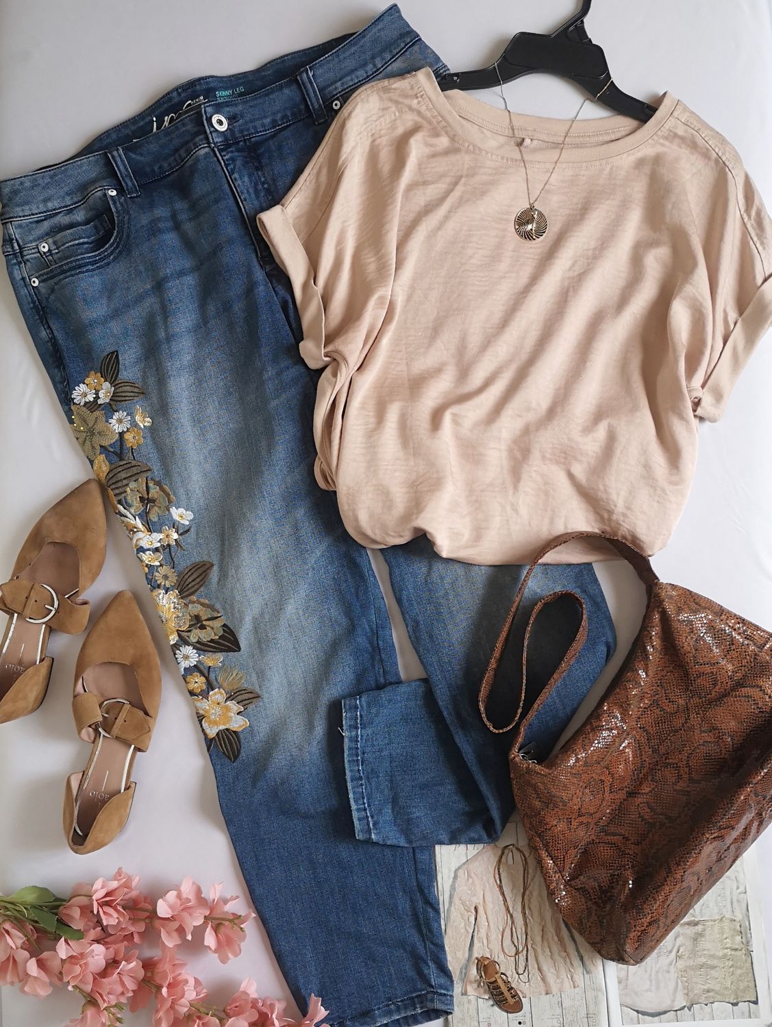 JEANS BORDADO Y BLUSA ⚓