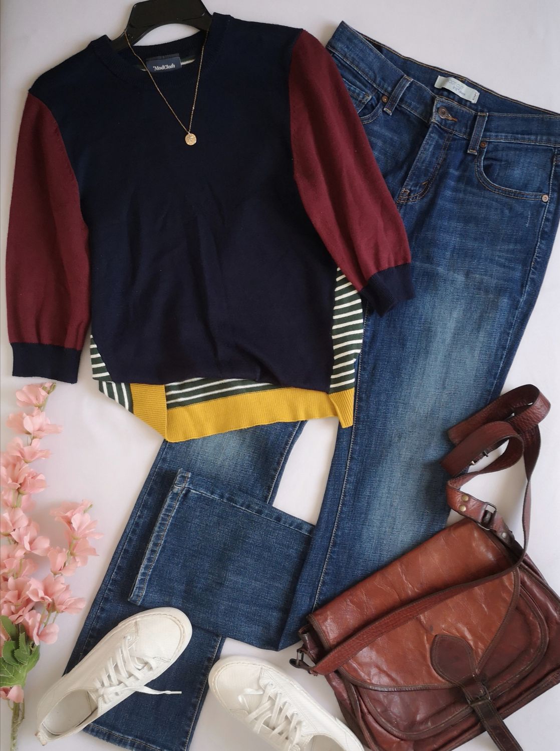 JEANS BOOTCUT Y BLUSA MANGA 3/4