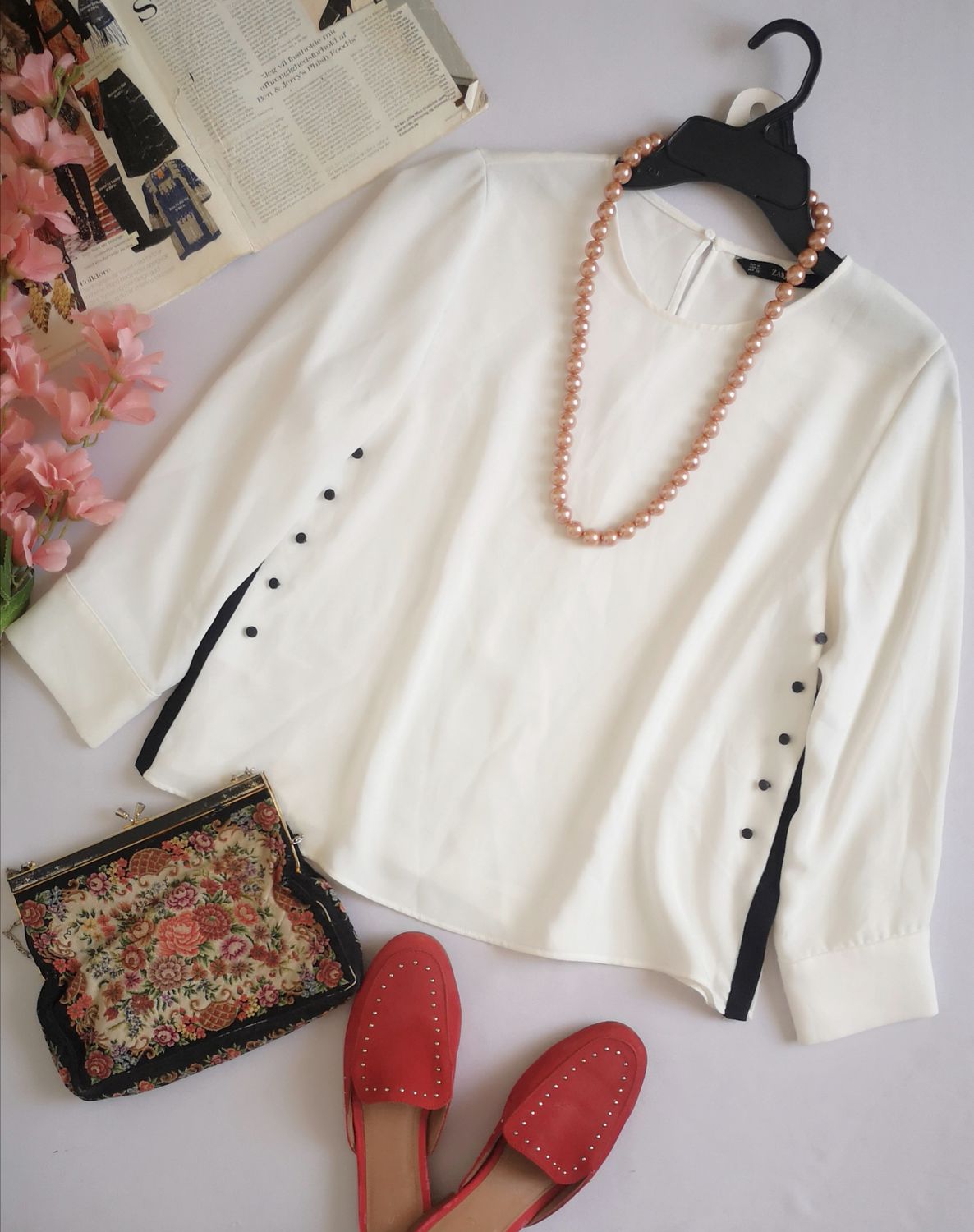 BLUSA CON BOTONES A LOS LADOS