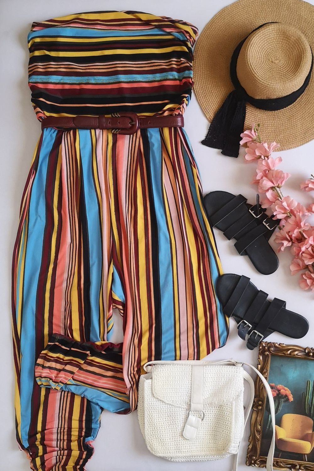 ENTERIZO CON BOLSAS A LOS LADOS