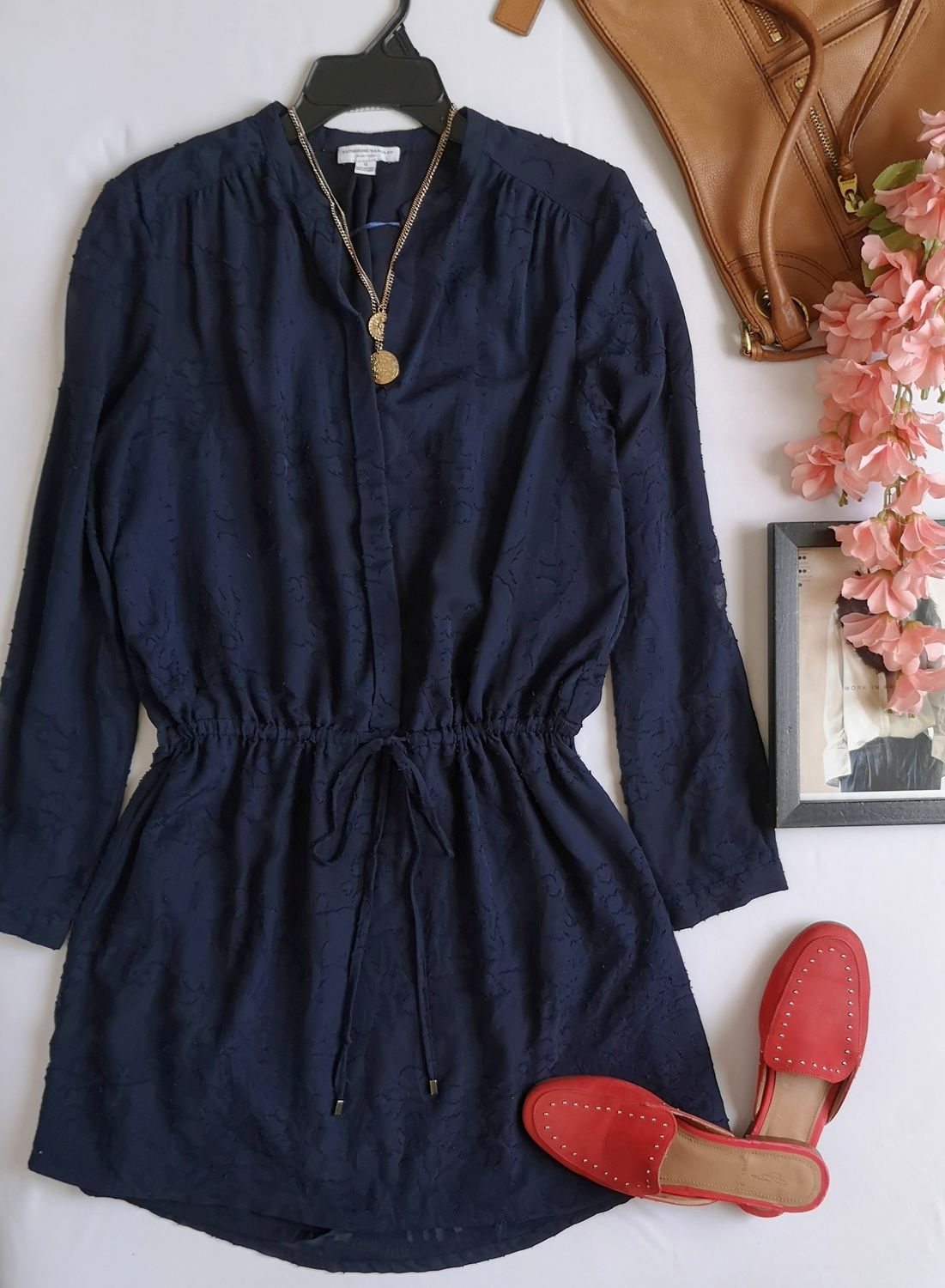 VESTIDO CON DETALLES EN LA TELA