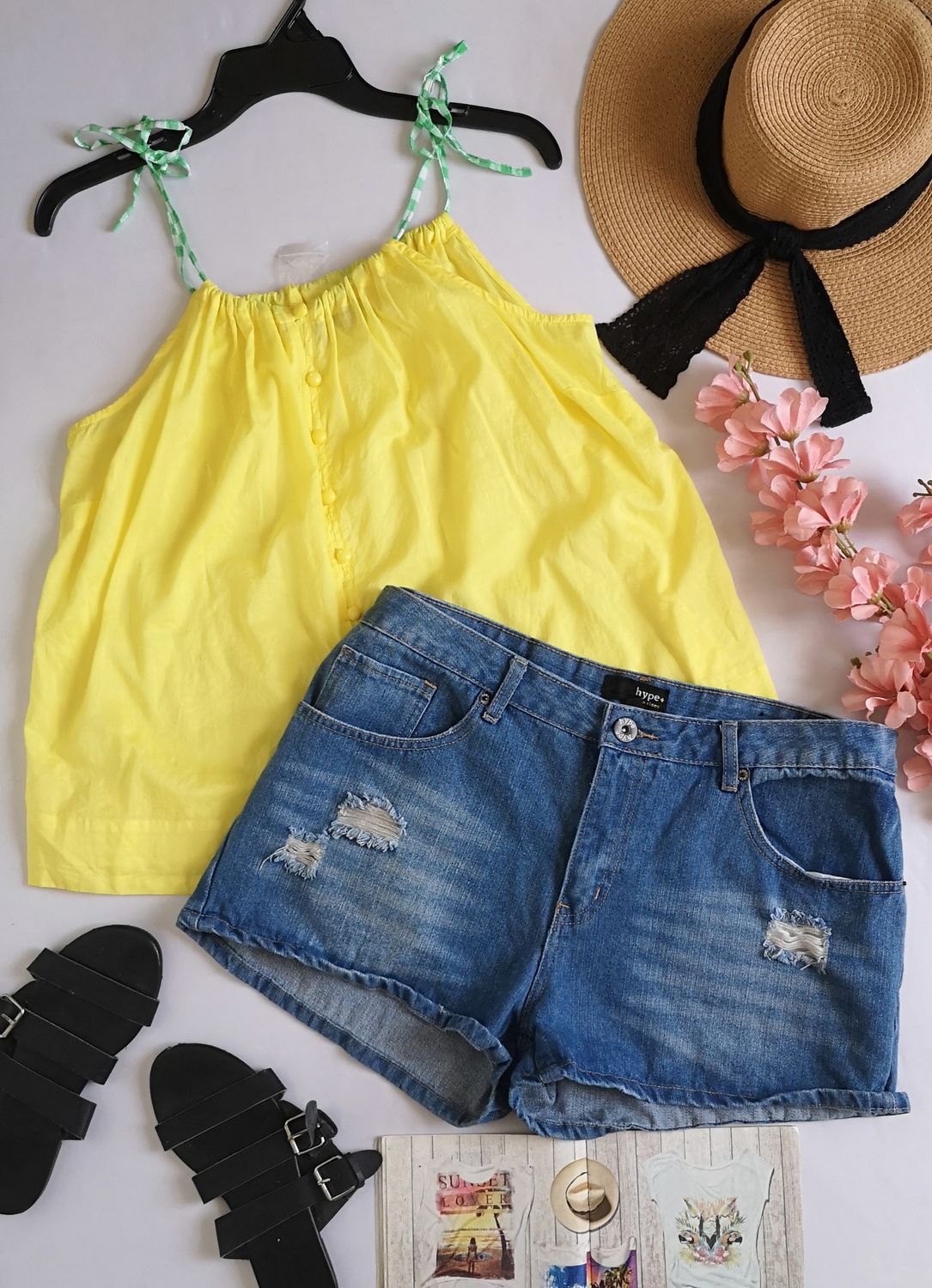 SHORT CON BOLSAS Y BLUSA TIPO HALTER