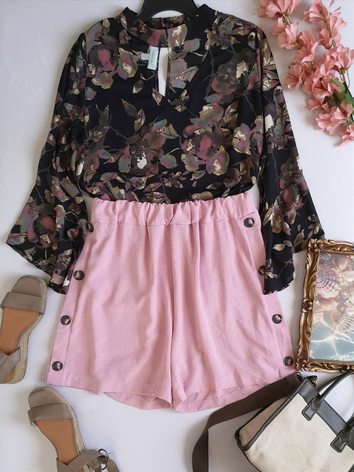 SHORT TELA SUAVE Y BLUSA MANGAS CAMPANA ❤️