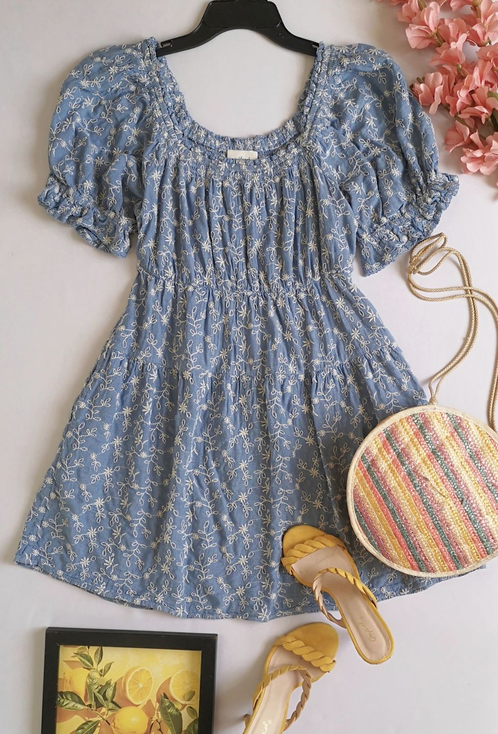 VESTIDO BORDADO CON BOLSAS A LOS LADOS ⚓