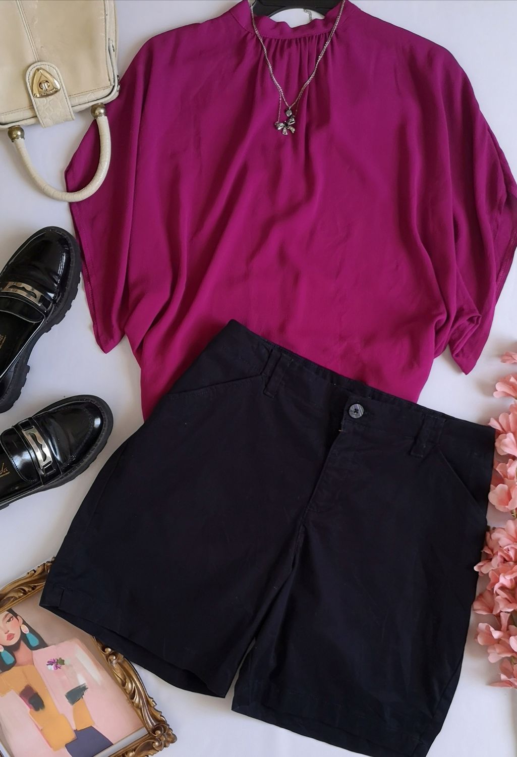 BERMUDA DE GABARDINA Y BLUSA ESTILO ANCHO