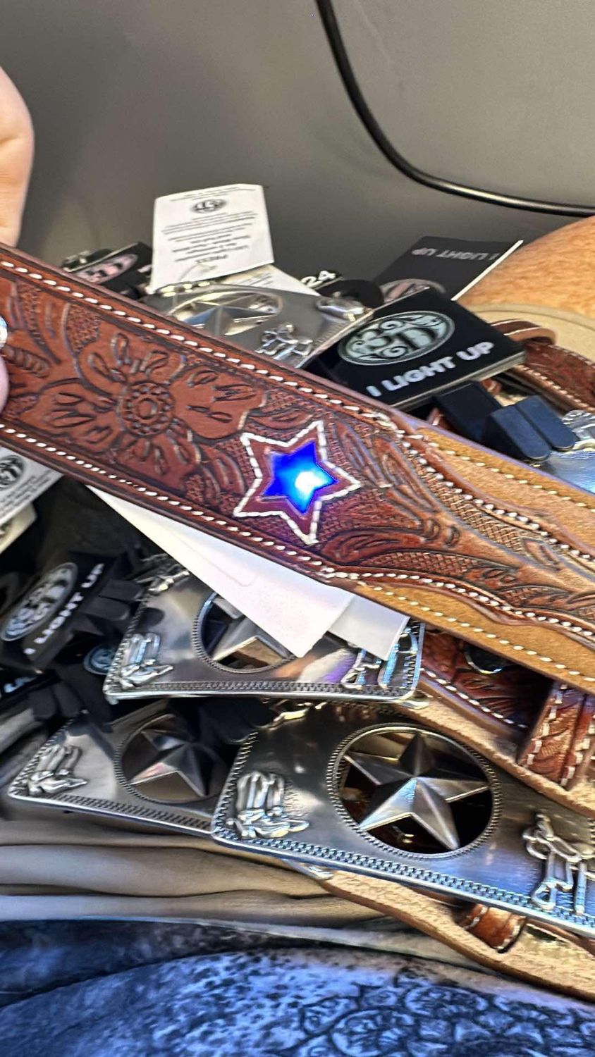 Light Up Star Buckle, Size: 20&quot;