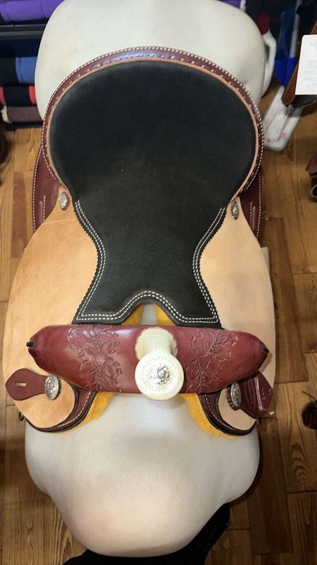 Dakota Barrel Saddle